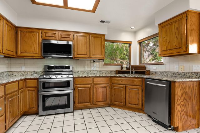 13932 Villa Sandia Place NE, Albuquerque, NM 87112