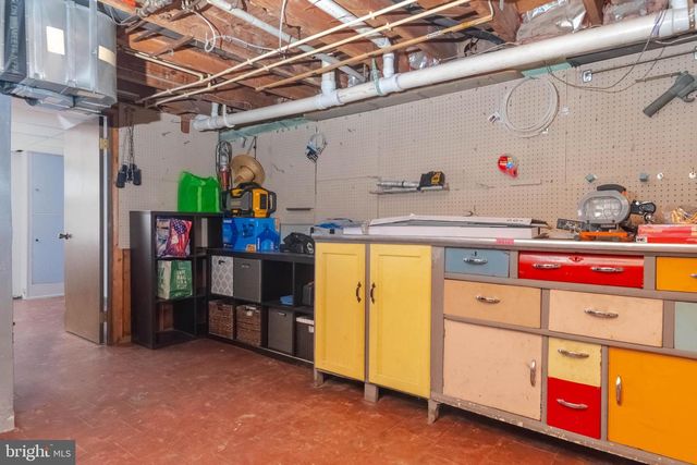 100 S STUART ST, Baltimore, MD 21221