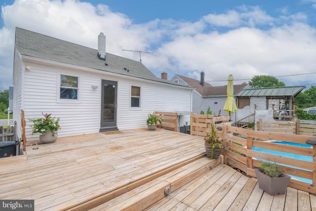 100 S STUART ST, Baltimore, MD 21221