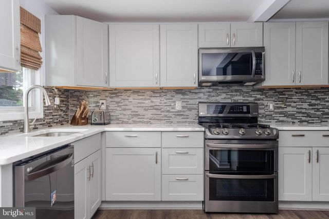 100 S STUART ST, Baltimore, MD 21221