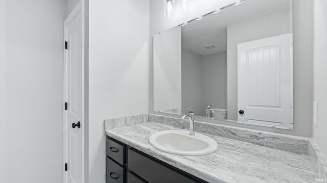 4938 N Cranbrook Road, North Webster, IN 46555