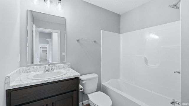 4938 N Cranbrook Road, North Webster, IN 46555