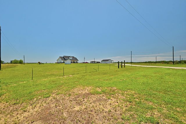 2889 Old McMahan RD, Lockhart, TX 78644