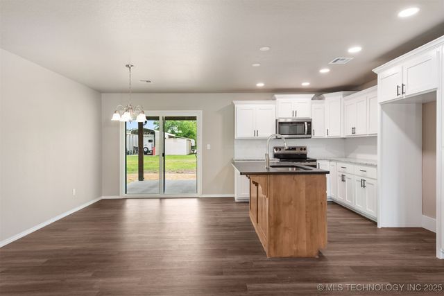 73055 S 262nd Road, Wagoner, OK 74467