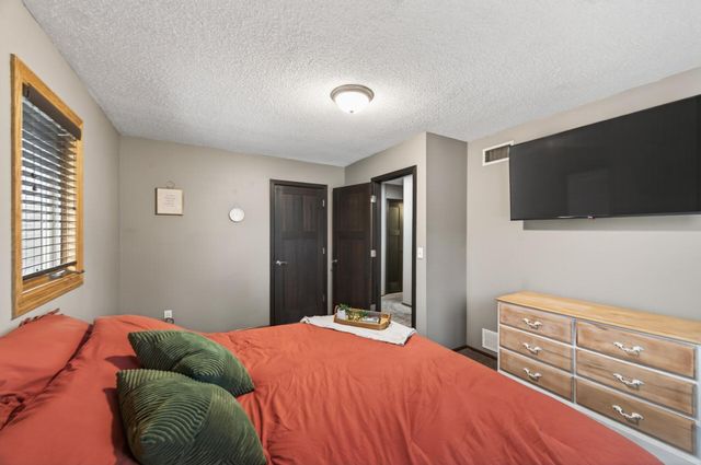 2930 122nd Avenue NW, Coon Rapids, MN 55433