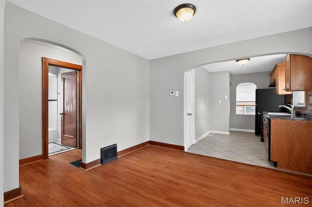 240 S Barat Avenue, St Louis, MO 63135