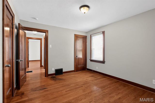 240 S Barat Avenue, St Louis, MO 63135
