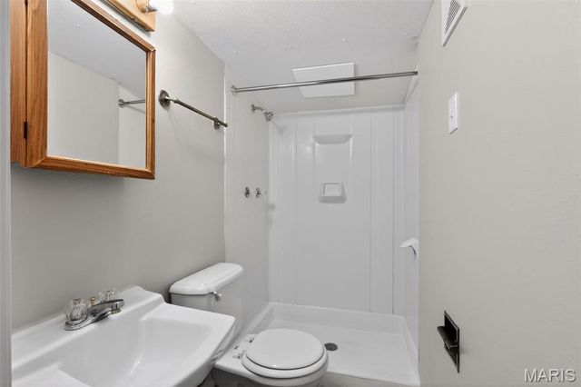 240 S Barat Avenue, St Louis, MO 63135