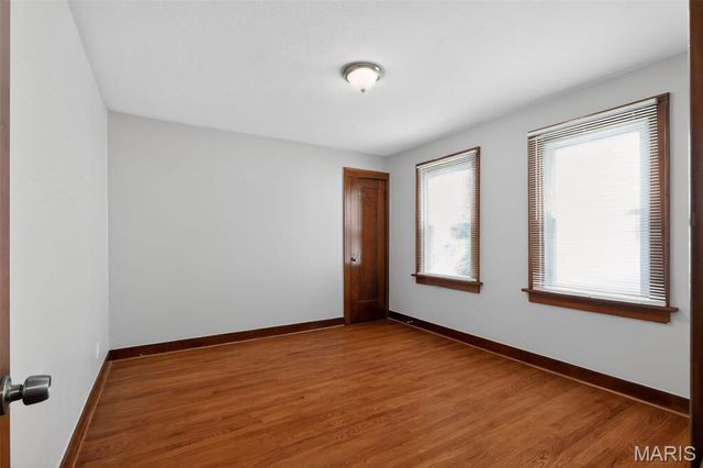 240 S Barat Avenue, St Louis, MO 63135