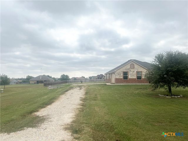 8407 Shaw Road, Rogers, TX 76569