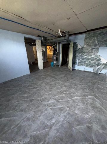 31 Fessenden Street, Mount Clemens, MI 48043