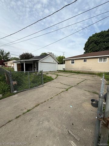 31 Fessenden Street, Mount Clemens, MI 48043