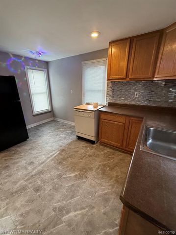 31 Fessenden Street, Mount Clemens, MI 48043