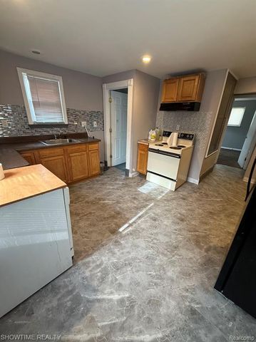 31 Fessenden Street, Mount Clemens, MI 48043