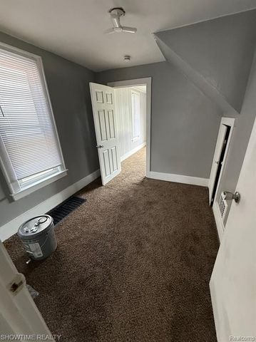 31 Fessenden Street, Mount Clemens, MI 48043