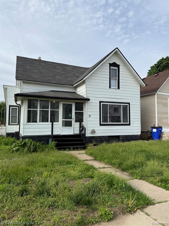 31 Fessenden Street, Mount Clemens, MI 48043