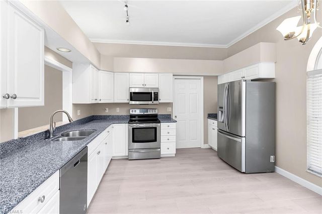 2389 Piccadilly Circus, Naples, FL 34112