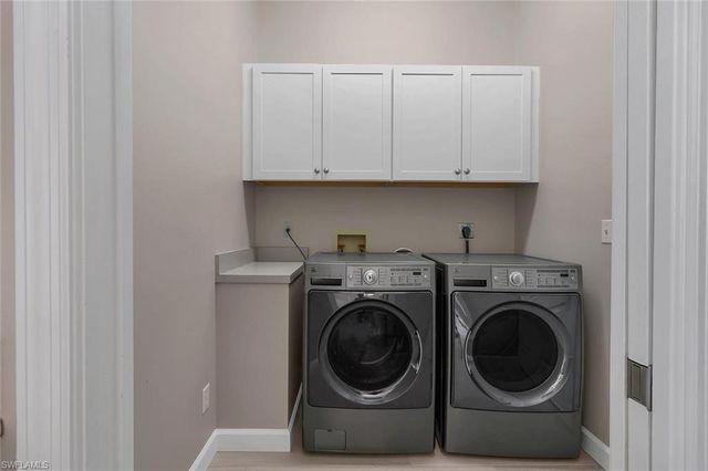 2389 Piccadilly Circus, Naples, FL 34112