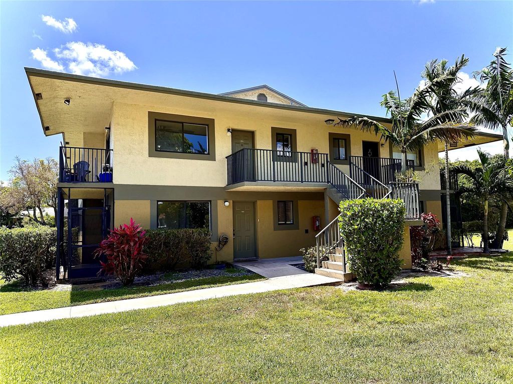 567 Trace Circle 111, Deerfield Beach, FL 33441