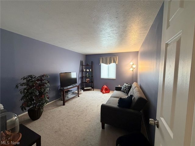 6482 State Road E16, Parma, OH 44134