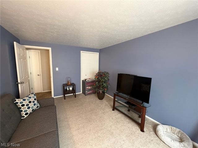 6482 State Road E16, Parma, OH 44134