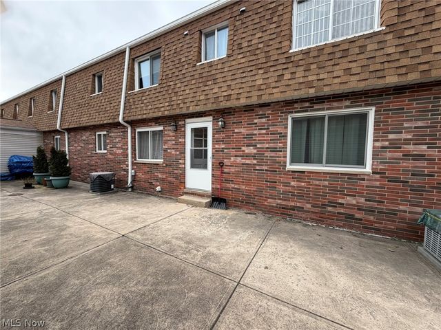 6482 State Road E16, Parma, OH 44134