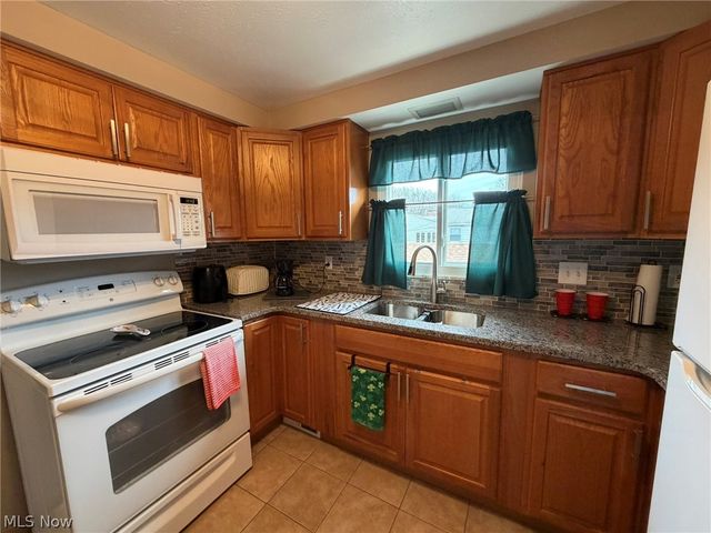 6482 State Road E16, Parma, OH 44134