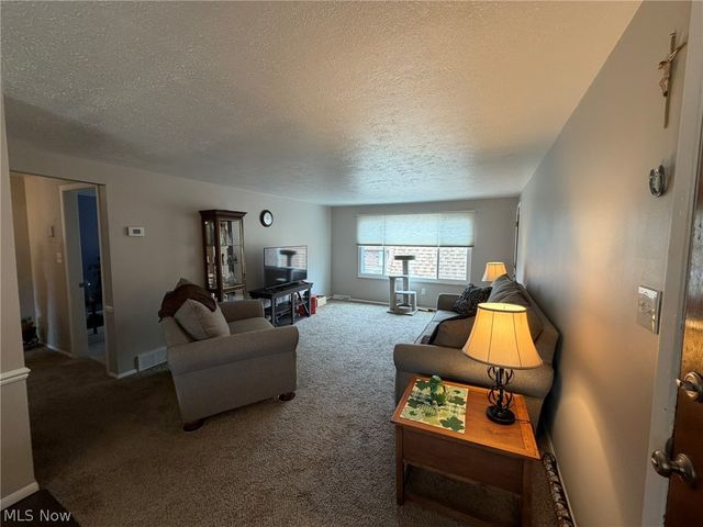 6482 State Road E16, Parma, OH 44134