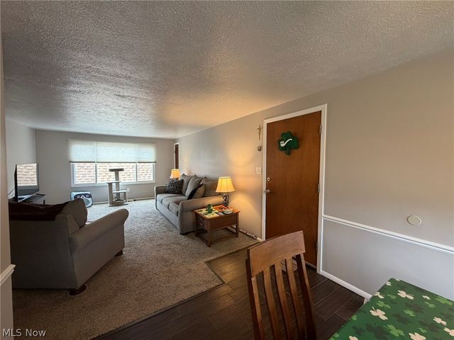 6482 State Road E16, Parma, OH 44134