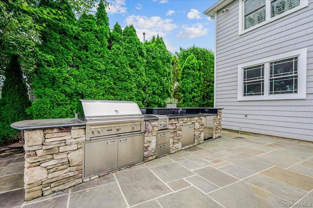 27 Crescent Cove Drive, Seaford, NY 11783
