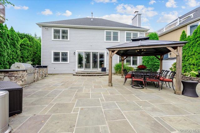 27 Crescent Cove Drive, Seaford, NY 11783