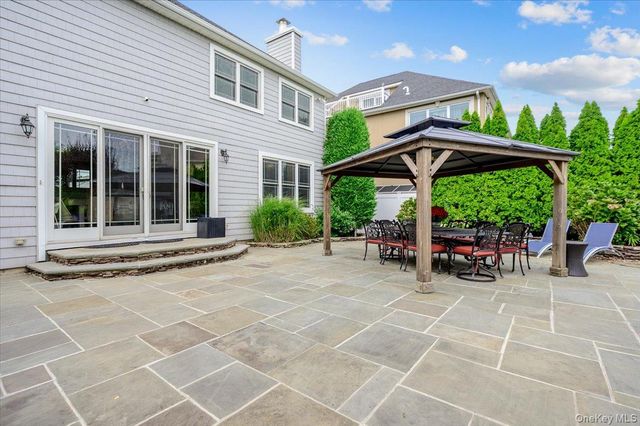 27 Crescent Cove Drive, Seaford, NY 11783