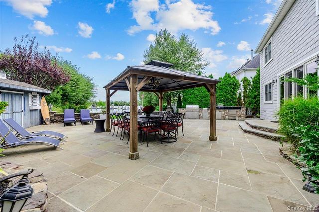 27 Crescent Cove Drive, Seaford, NY 11783