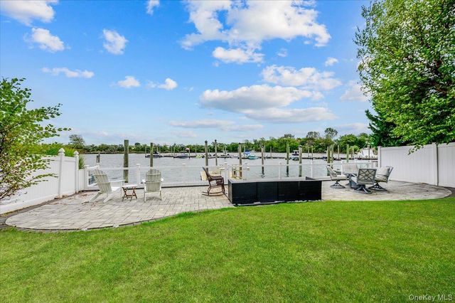 27 Crescent Cove Drive, Seaford, NY 11783