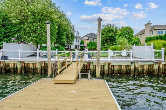 27 Crescent Cove Drive, Seaford, NY 11783