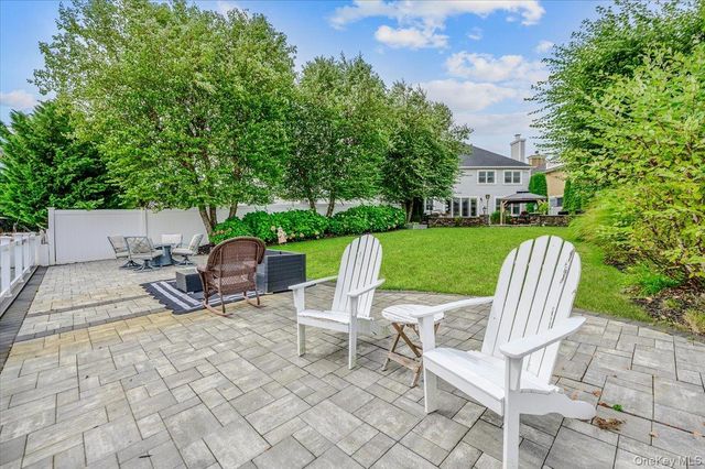 27 Crescent Cove Drive, Seaford, NY 11783