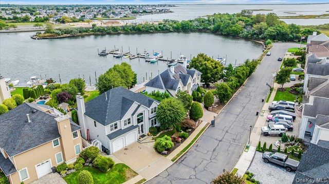 27 Crescent Cove Drive, Seaford, NY 11783