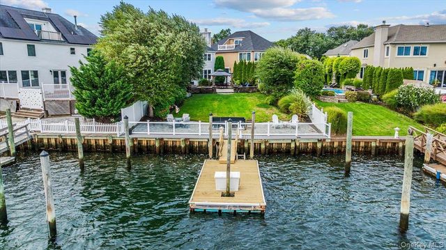 27 Crescent Cove Drive, Seaford, NY 11783