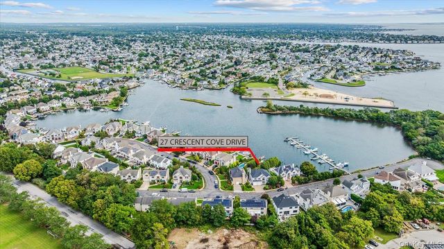 27 Crescent Cove Drive, Seaford, NY 11783