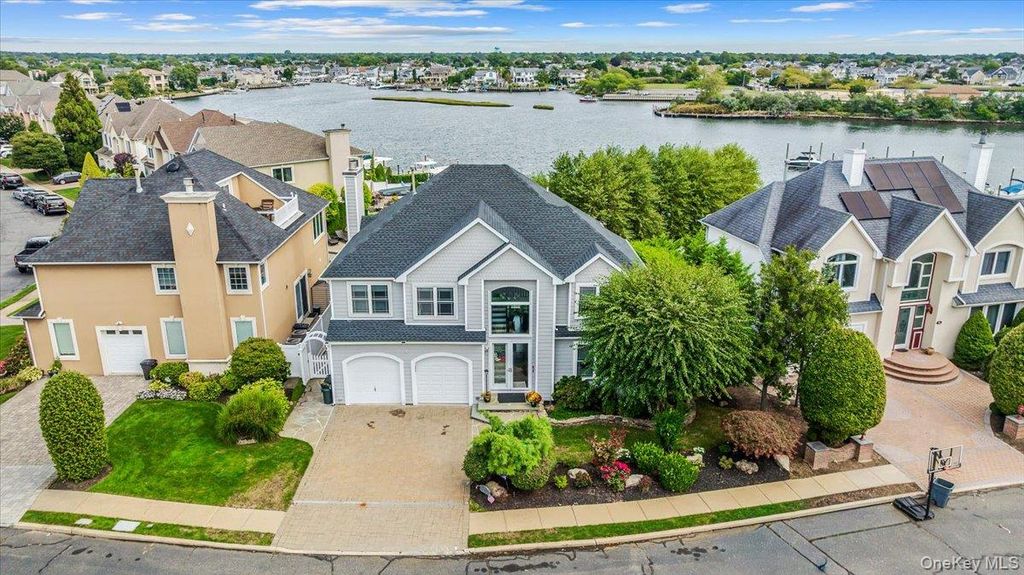 27 Crescent Cove Drive, Seaford, NY 11783 — photo 3