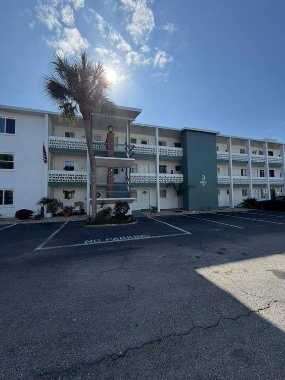 Image 1 of property listing at 1832 SUNNY DRIVE D-32, Bradenton, FL 34207