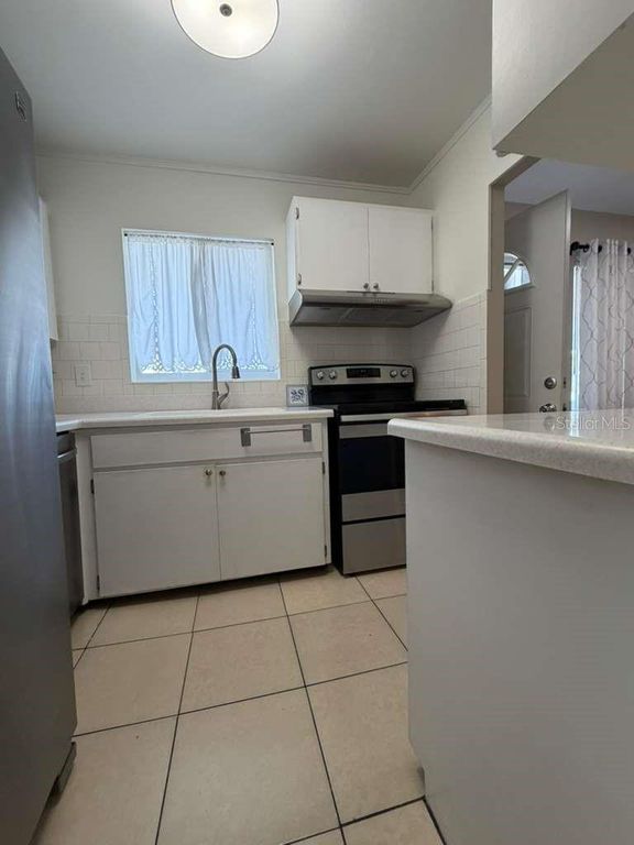 Image 6 of property listing at 1832 SUNNY DRIVE D-32, Bradenton, FL 34207