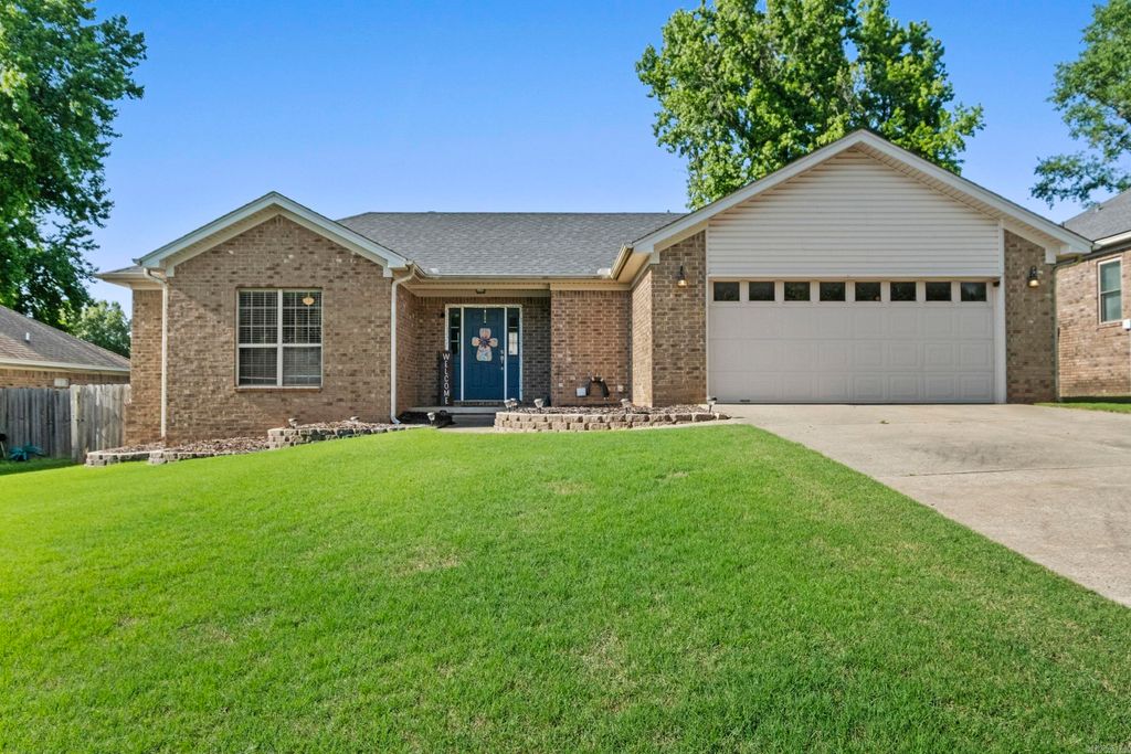 1304 Riverwood Drive, Jacksonville, AR 72076