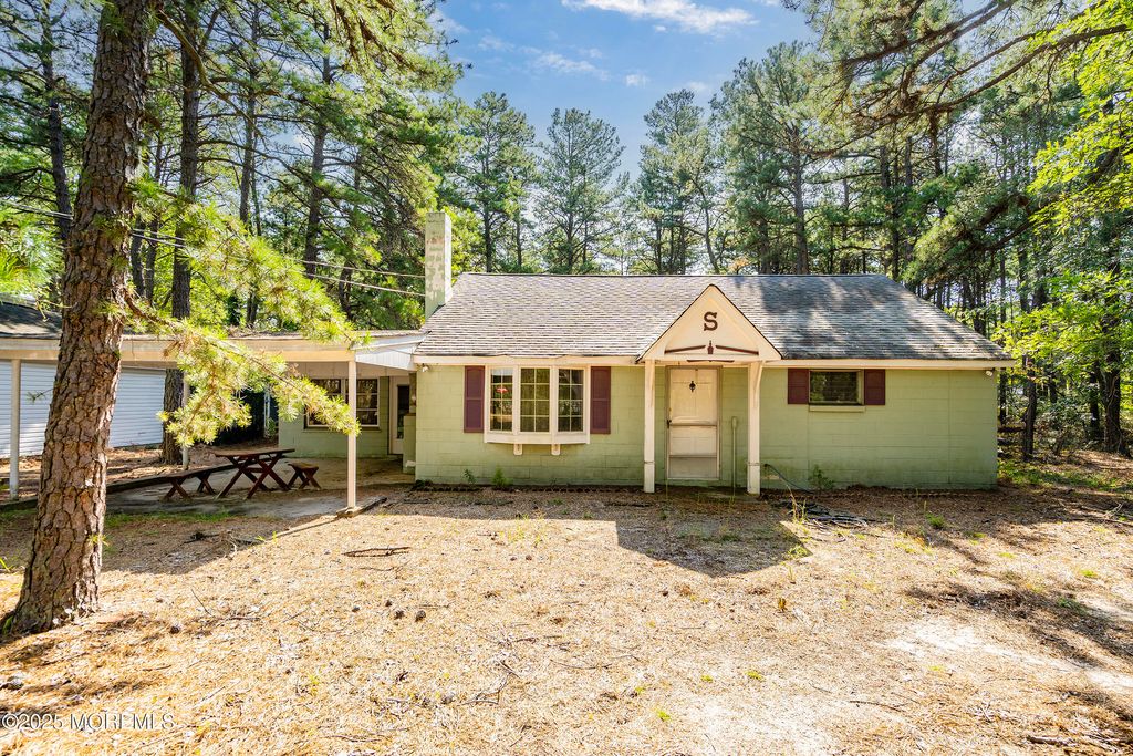1130 Monroe Avenue, Whiting, NJ 08759