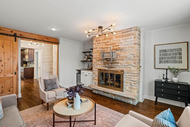 8930 N Maitland ROAD, Bayside, WI 53217