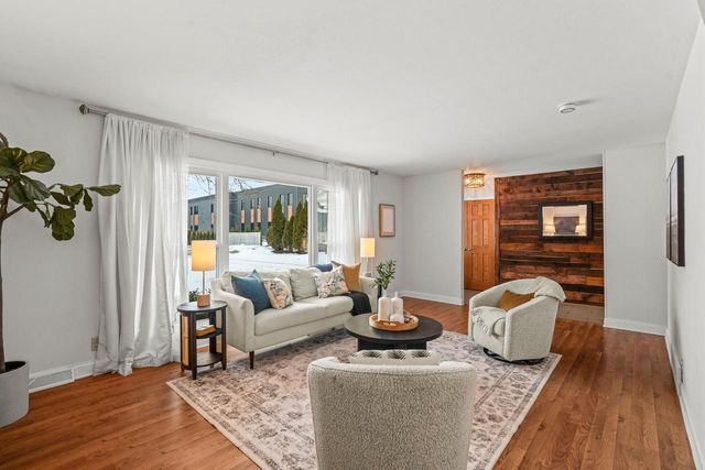 8930 N Maitland ROAD, Bayside, WI 53217