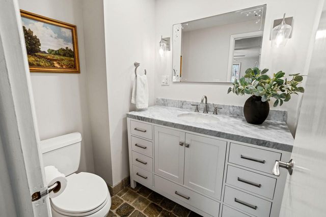 8930 N Maitland ROAD, Bayside, WI 53217