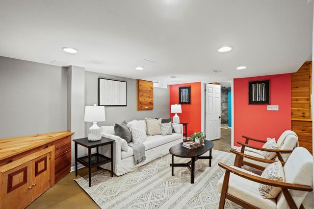 8930 N Maitland ROAD, Bayside, WI 53217