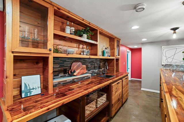 8930 N Maitland ROAD, Bayside, WI 53217