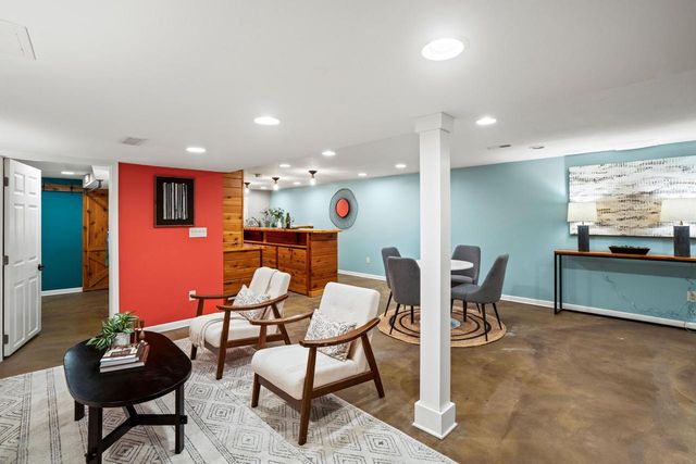 8930 N Maitland ROAD, Bayside, WI 53217